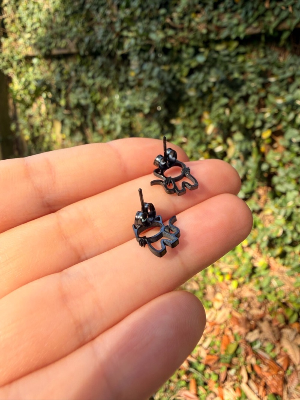 Black Cat Enamel Stud Earrings - Picture 5 of 5